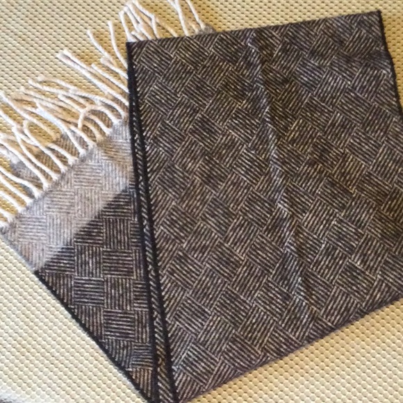 Authentic Dior scarf - Picture 2 of 4